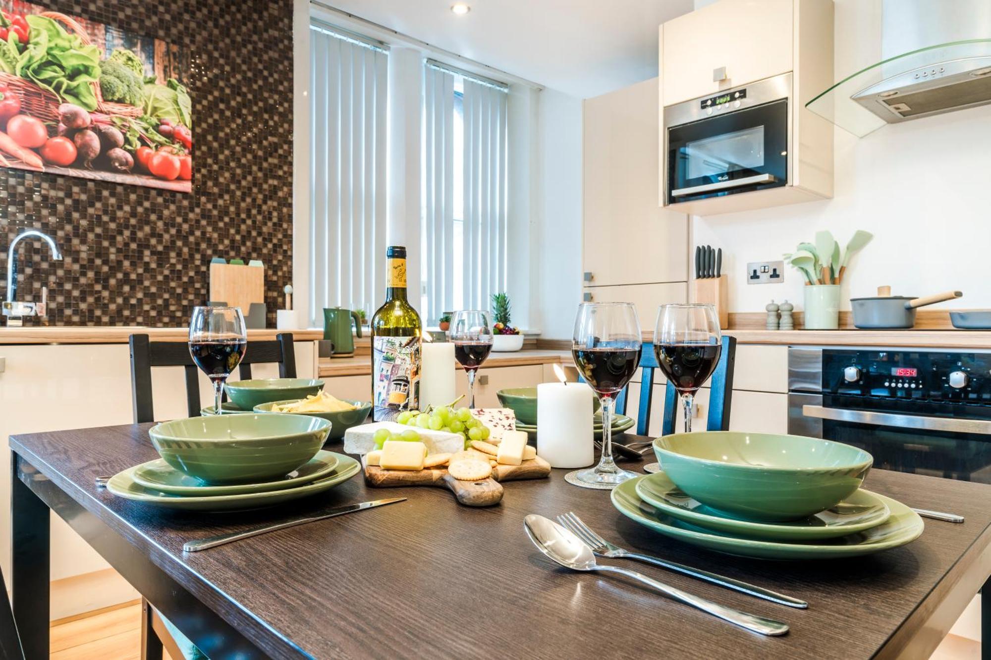 Cavern Quarters, Beautiful Two Bedroom City Centre Apartment By Garudy Serviced Apartments And Short Lets - Perfect For Longer Stays Ливърпул Екстериор снимка