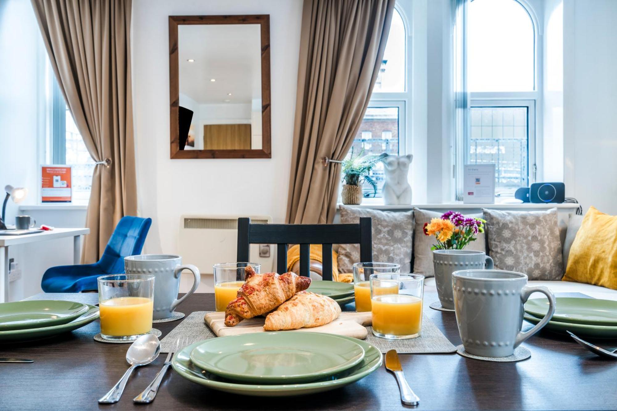 Cavern Quarters, Beautiful Two Bedroom City Centre Apartment By Garudy Serviced Apartments And Short Lets - Perfect For Longer Stays Ливърпул Екстериор снимка