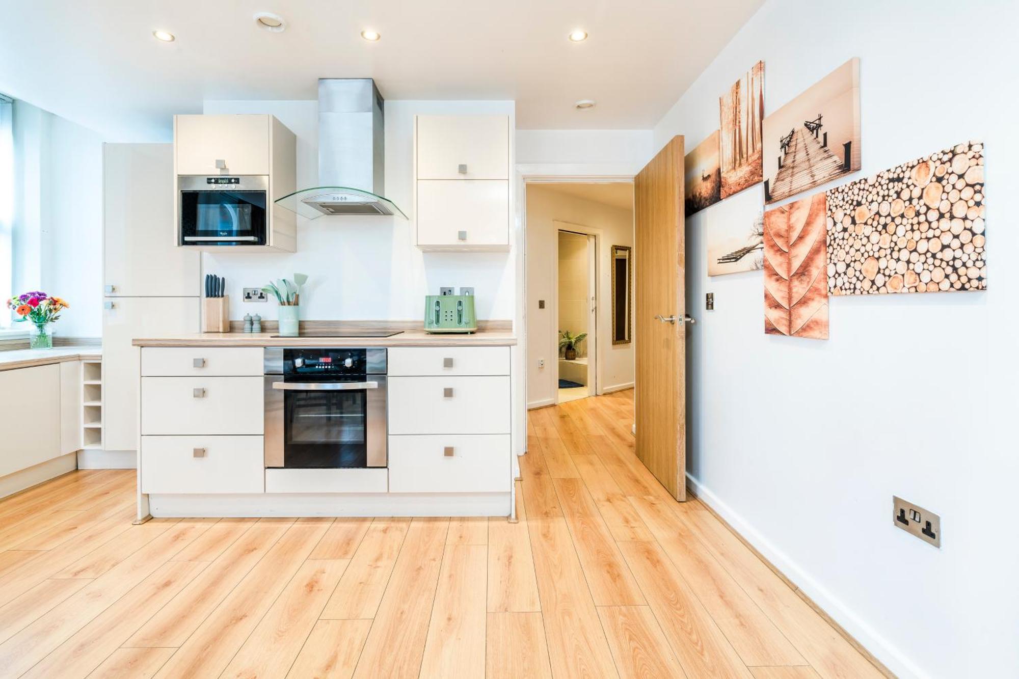 Cavern Quarters, Beautiful Two Bedroom City Centre Apartment By Garudy Serviced Apartments And Short Lets - Perfect For Longer Stays Ливърпул Екстериор снимка